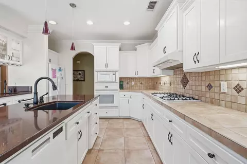 Kitchen - 2175 Tradition Way, Redding, CA 96001 photo 2 of 5