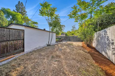 Exterior - 855 State St, Redding, CA 96001 photo 16 of 20