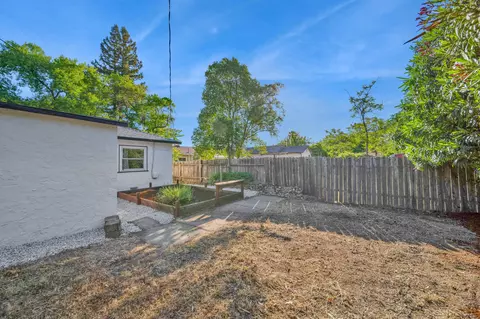 Exterior - 855 State St, Redding, CA 96001 photo 15 of 20