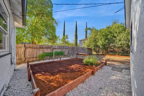 Exterior - 855 State St, Redding, CA 96001 photo 13 of 20