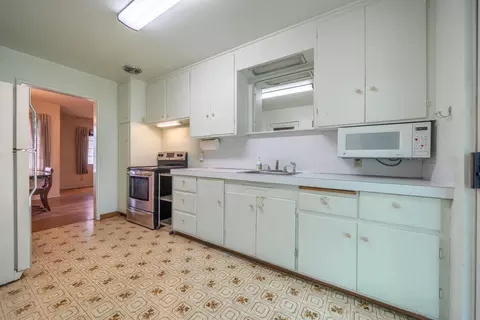 Kitchen - 1209 C St, Redding, CA 96002 photo 2 of 2