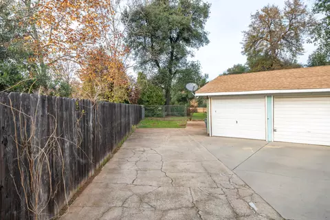 Exterior - 1209 C St, Redding, CA 96002 photo 4 of 14