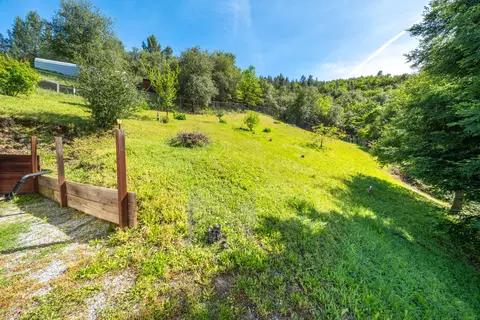 Exterior - 22151 Ravine Ct, Redding, CA 96003 photo 5 of 11