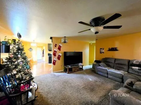 Living - 134 W Humboldt St, Hayfork, CA 96041 photo 6 of 9