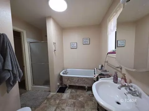 Bath - 134 W Humboldt St, Hayfork, CA 96041 photo 1 of 2