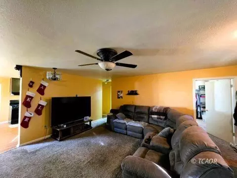 Living - 134 W Humboldt St, Hayfork, CA 96041 photo 4 of 9