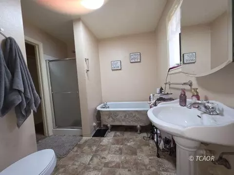 Bath - 134 W Humboldt St, Hayfork, CA 96041 photo 2 of 2