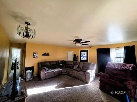 Living - 134 W Humboldt St, Hayfork, CA 96041 photo 2 of 9