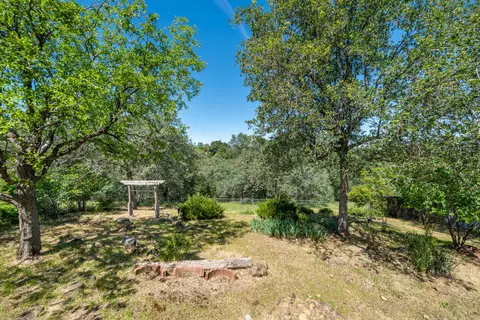 Exterior - 2736 Crystal Tree Dr, Redding, CA 96001 photo 14 of 24