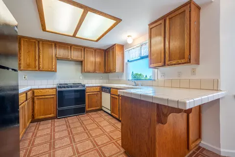 Kitchen - 2736 Crystal Tree Dr, Redding, CA 96001 photo 2 of 6