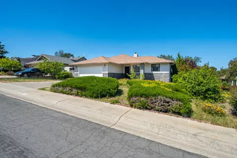 Exterior - 2736 Crystal Tree Dr, Redding, CA 96001 photo 4 of 24