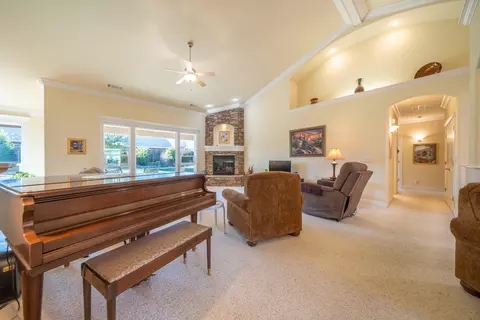 Living - 2318 Crescent Moon Ct, Redding, CA 96001 photo 2 of 3
