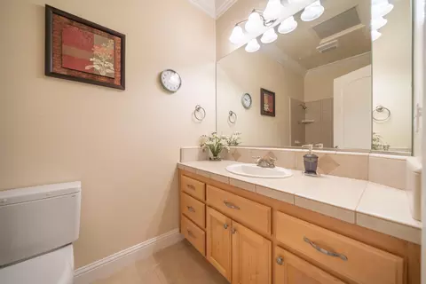 Bath - 2318 Crescent Moon Ct, Redding, CA 96001 photo 5 of 6