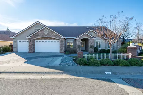 Exterior - 2318 Crescent Moon Ct, Redding, CA 96001 photo 2 of 8
