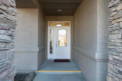 Entry Way - 2318 Crescent Moon Ct, Redding, CA 96001 photo 1 of 3