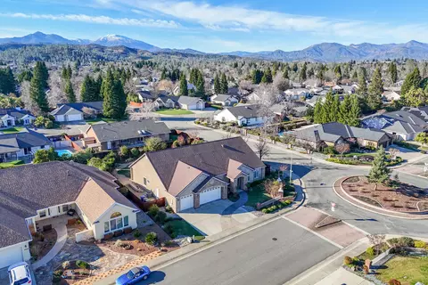 View/Area - 2318 Crescent Moon Ct, Redding, CA 96001 photo 2 of 7