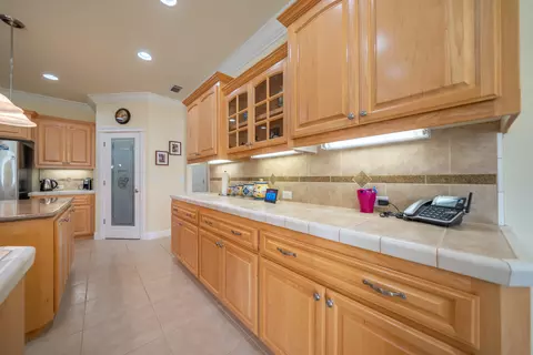 Kitchen - 2318 Crescent Moon Ct, Redding, CA 96001 photo 8 of 8