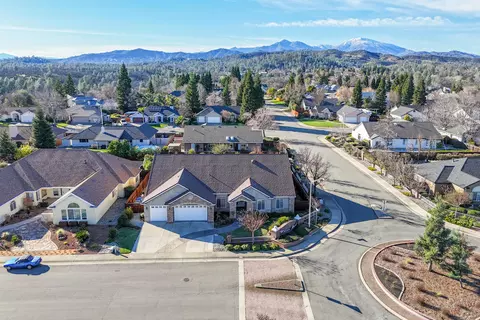 View/Area - 2318 Crescent Moon Ct, Redding, CA 96001 photo 3 of 7