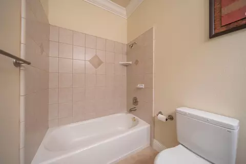 Bath - 2318 Crescent Moon Ct, Redding, CA 96001 photo 6 of 6