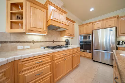 Kitchen - 2318 Crescent Moon Ct, Redding, CA 96001 photo 7 of 8