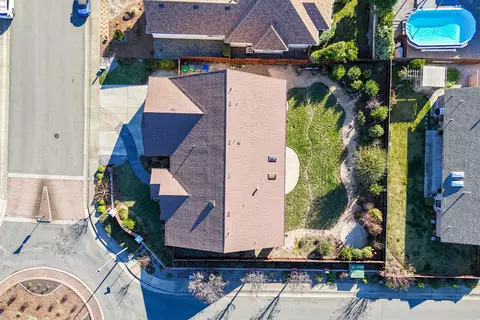 View/Area - 2318 Crescent Moon Ct, Redding, CA 96001 photo 6 of 7