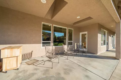Exterior - 2318 Crescent Moon Ct, Redding, CA 96001 photo 8 of 8