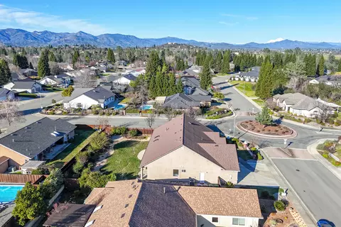 View/Area - 2318 Crescent Moon Ct, Redding, CA 96001 photo 5 of 7