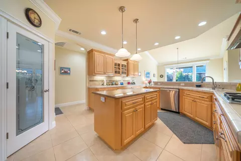 Entry Way - 2318 Crescent Moon Ct, Redding, CA 96001 photo 3 of 3