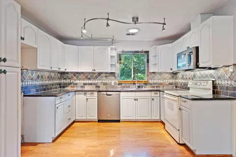 Kitchen - 1363 College View Dr, Redding, CA 96003 photo 2 of 4