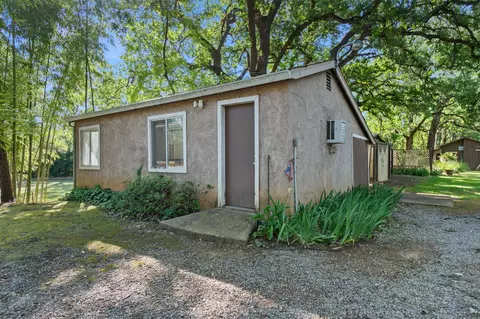 Exterior - 1363 College View Dr, Redding, CA 96003 photo 2 of 41