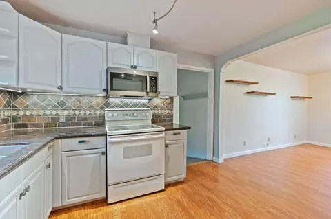 Kitchen - 1363 College View Dr, Redding, CA 96003 photo 3 of 4