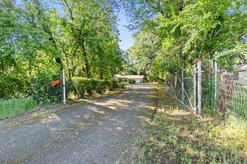 Exterior - 1363 College View Dr, Redding, CA 96003 photo 19 of 41