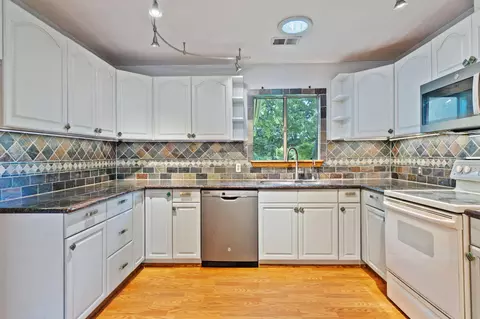 Kitchen - 1363 College View Dr, Redding, CA 96003 photo 4 of 4