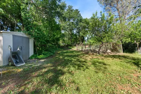 Exterior - 1363 College View Dr, Redding, CA 96003 photo 17 of 41