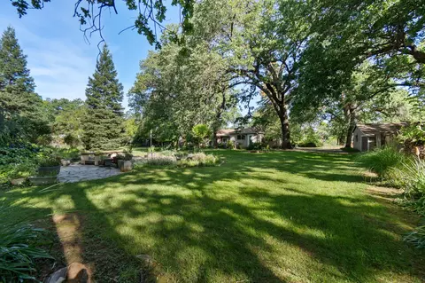 Exterior - 1363 College View Dr, Redding, CA 96003 photo 40 of 41