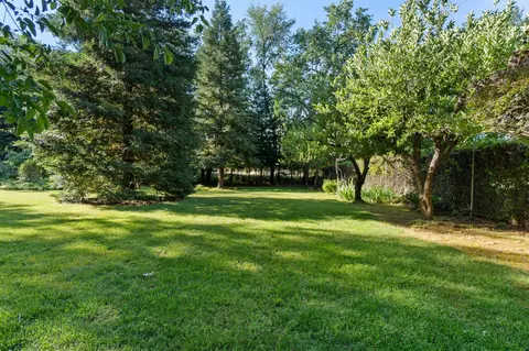 Exterior - 1363 College View Dr, Redding, CA 96003 photo 35 of 41