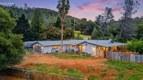 19433 Le Claire Ln, Redding, CA 96003