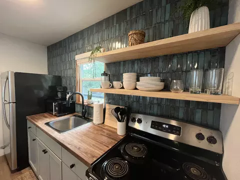 Kitchen - 2255 North St, Redding, CA 96001 photo 3 of 6