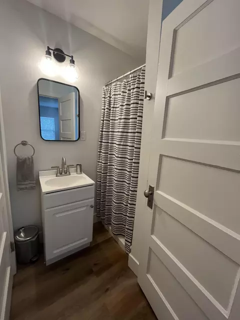 Bath - 2255 North St, Redding, CA 96001 photo 1 of 4