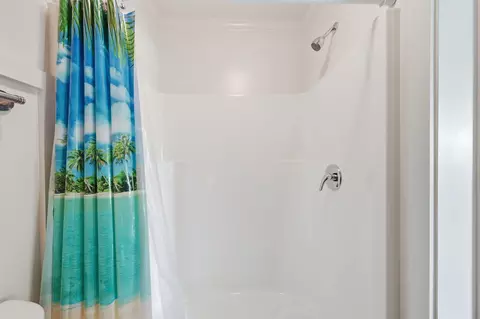 Bath - 1570 Douglass St, Red Bluff, CA 96080 photo 4 of 4