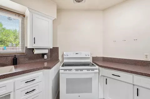 Kitchen - 1570 Douglass St, Red Bluff, CA 96080 photo 3 of 3