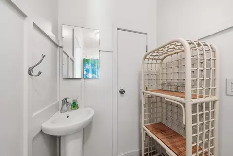 Bath - 1570 Douglass St, Red Bluff, CA 96080 photo 3 of 4