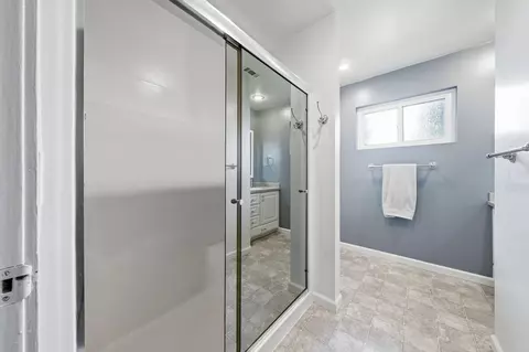 Bath - 1570 Douglass St, Red Bluff, CA 96080 photo 2 of 4