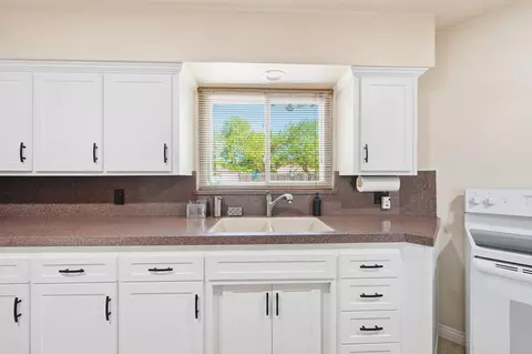 Kitchen - 1570 Douglass St, Red Bluff, CA 96080 photo 2 of 3