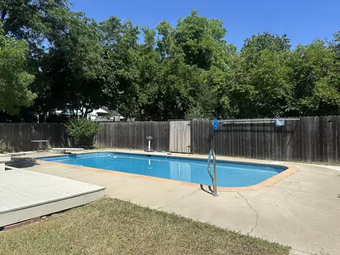 Exterior - 1570 Douglass St, Red Bluff, CA 96080 photo 5 of 6
