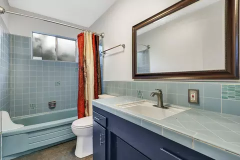 Bath - 2668 Yana Ave, Redding, CA 96002 photo 2 of 2
