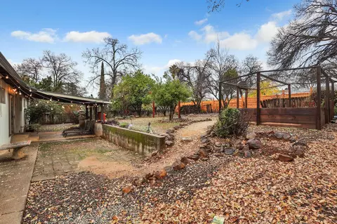 Exterior - 2668 Yana Ave, Redding, CA 96002 photo 4 of 8