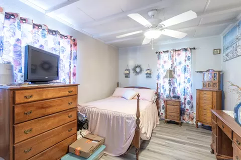 Bedroom - 1012 State St, Redding, CA 96001 photo 1 of 2