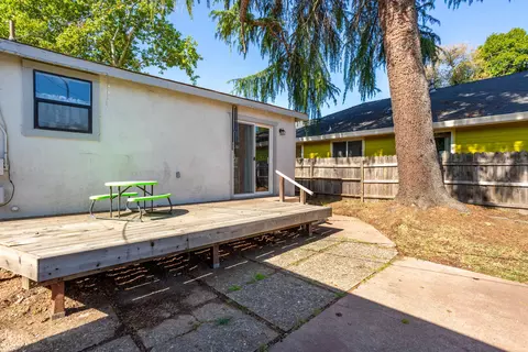 Exterior - 1012 State St, Redding, CA 96001 photo 5 of 11