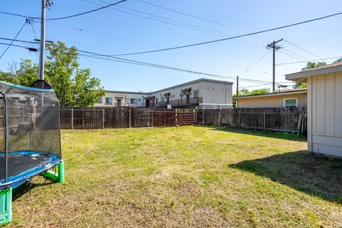 Exterior - 1012 State St, Redding, CA 96001 photo 9 of 11